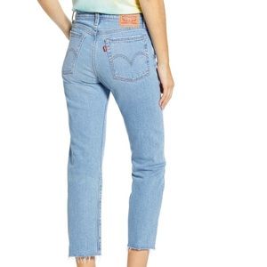 Levis High Waist Wedgie Raw Hem Straight Leg 💙